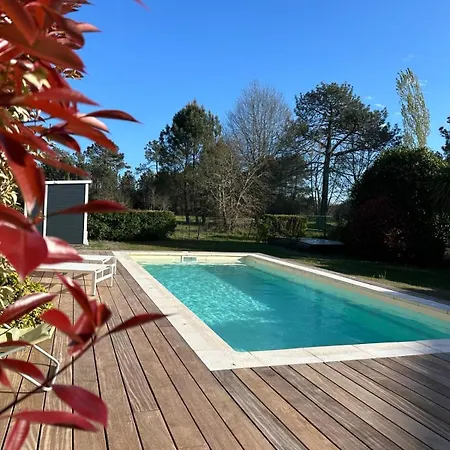 Hébergement de vacances Maison Au Calme Sur Le Golf Avec Piscine Privée *